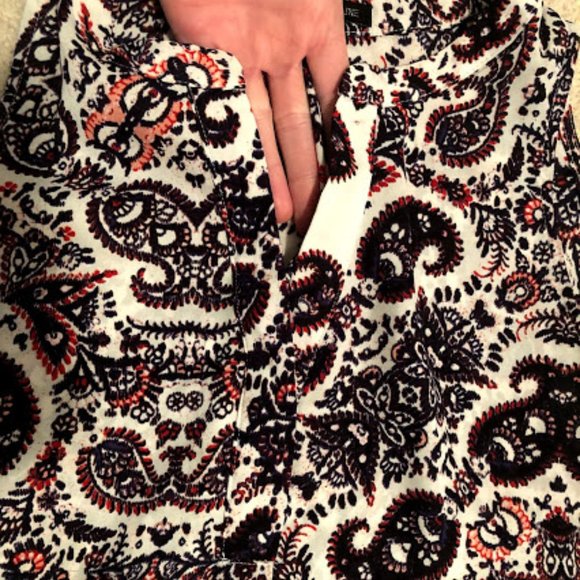 Audrey & Celine Sleeveless Blouse - Picture 5 of 6